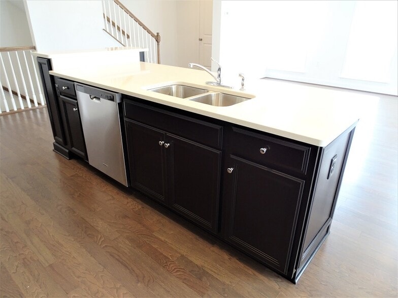 Building Photo - 320 Mayer Pl