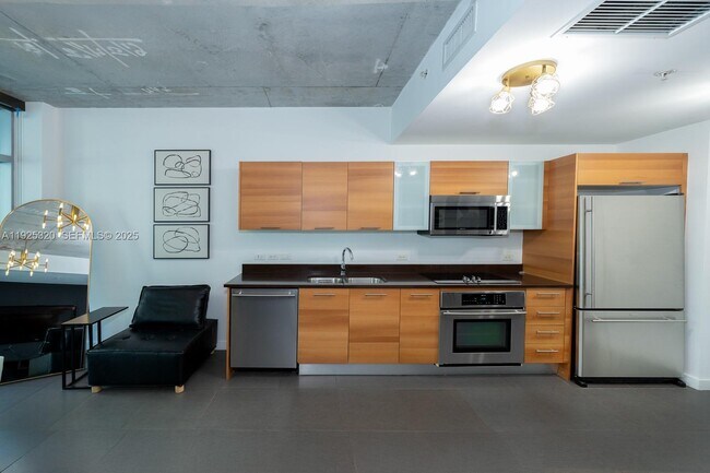 Building Photo - 3301 NE 1st Ave