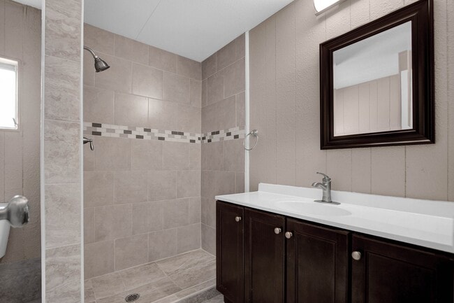 Building Photo - Incredible 3 bedroom, 1 1/2 bath mobile ho...