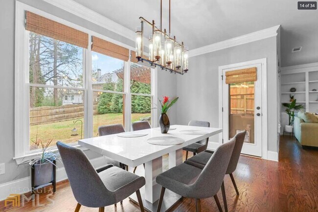 Building Photo - 1094 Mendell Cir NE