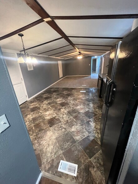 Building Photo - 102 Fentress Star