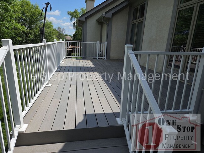 Building Photo - Beautiful 2 bedroom, 3 bathroom Villa in Overland Park!