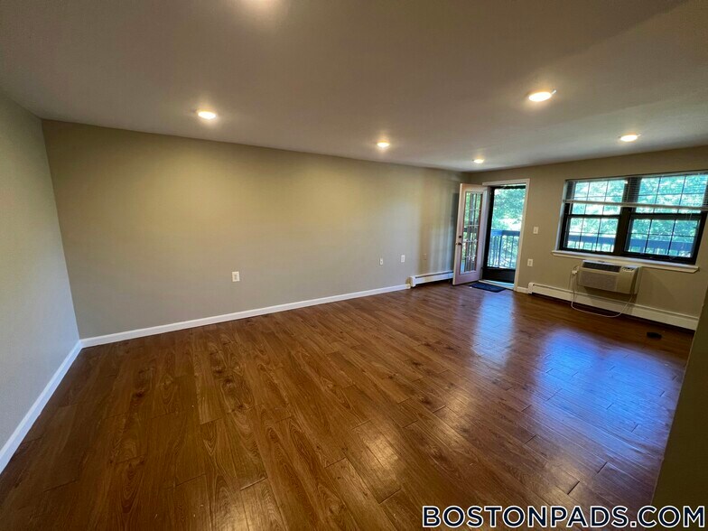 Building Photo - 757 Highland Ave