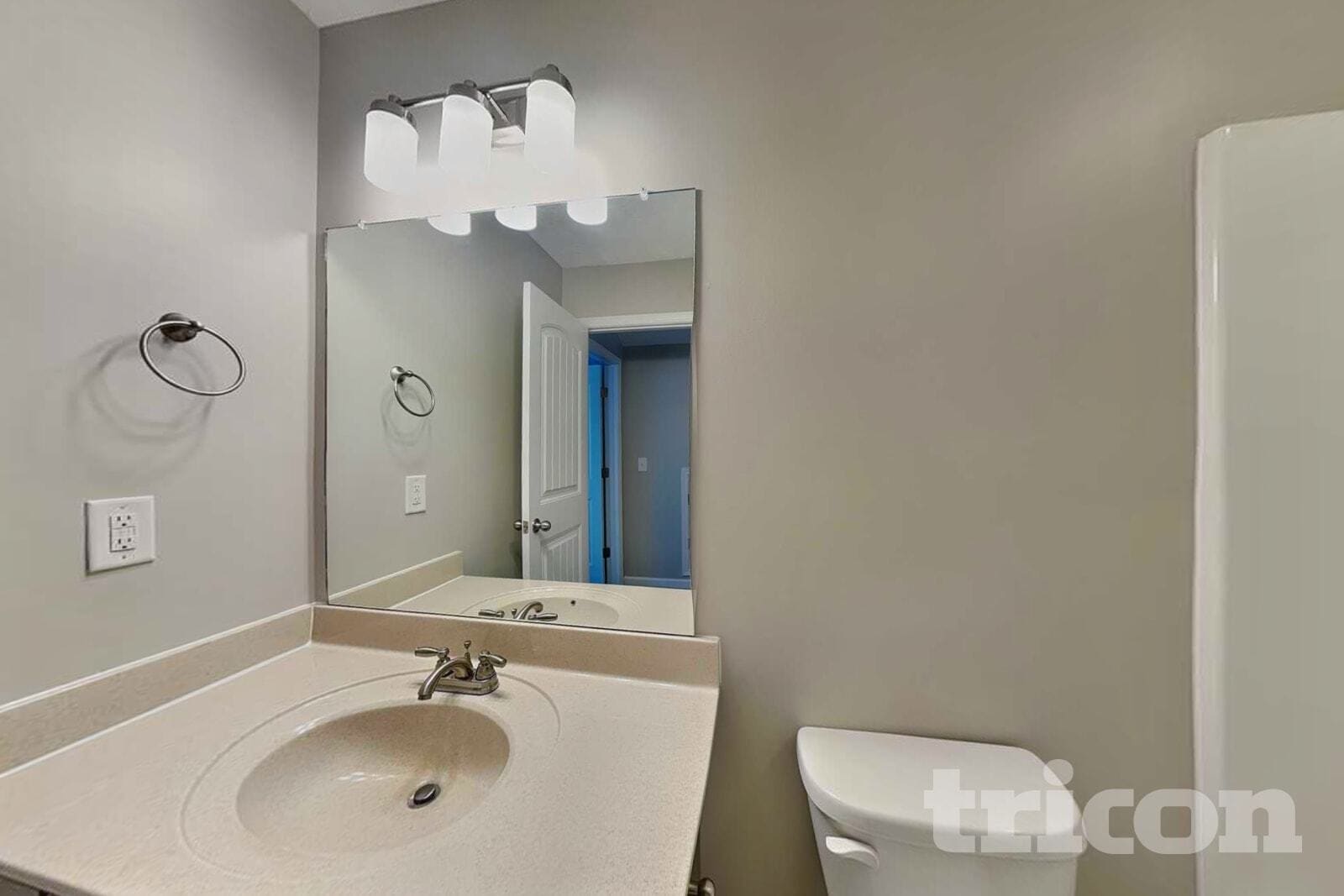 Building Photo - 549 Medallion Cir