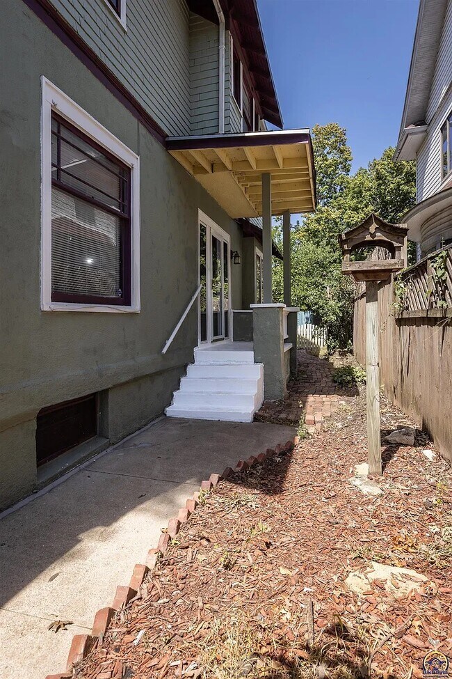Building Photo - 629 SW Taylor St