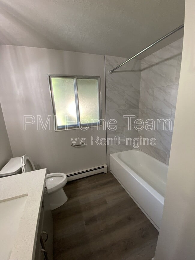 Building Photo - 241 E 200 N