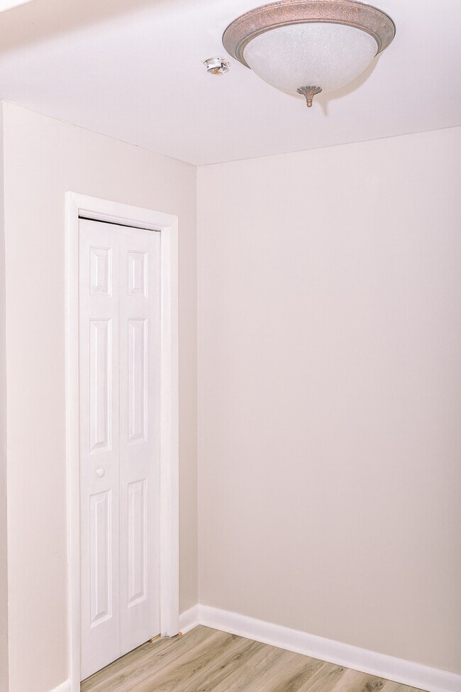 Building Photo - 9808 Emerald Point Dr