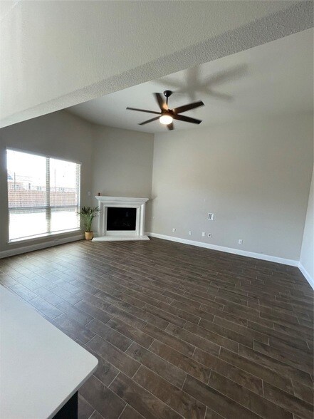 Building Photo - 4021 Angelina Dr