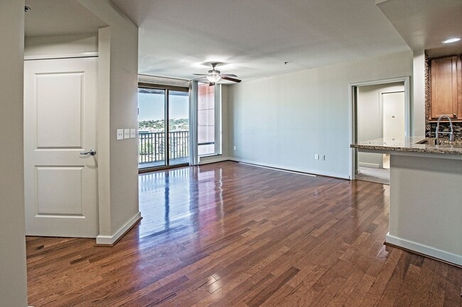 Building Photo - Christina Landing - 2 bedroom, 2 bath - 11th floor