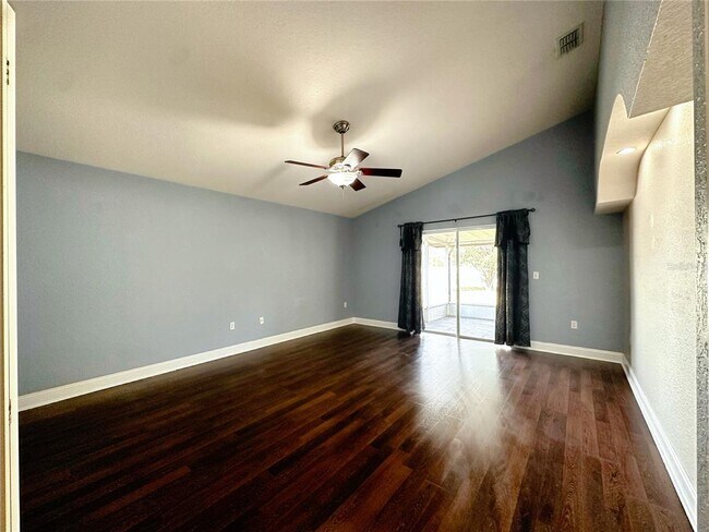 Building Photo - 5544 Fischer Dr