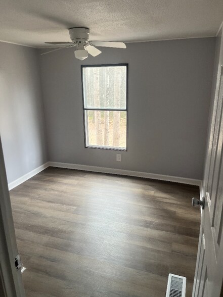 Building Photo - 3736 E Burke Blvd