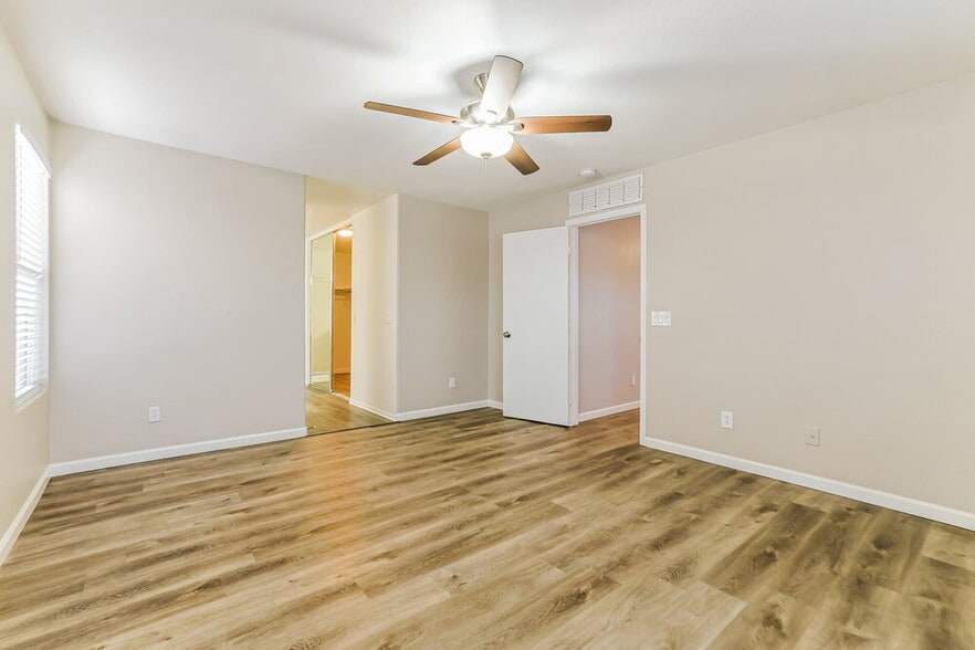 Building Photo - 9449 W Jamestown Rd