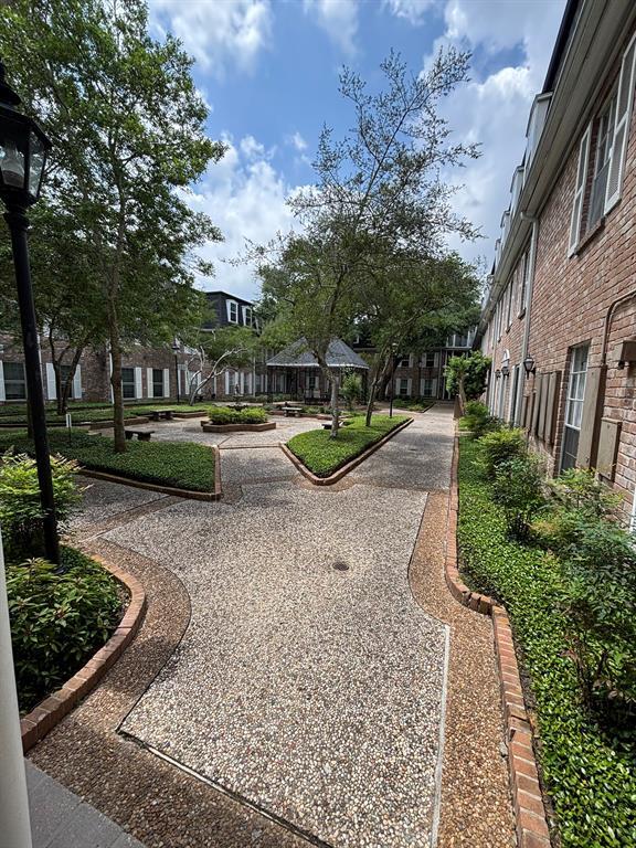 Building Photo - 357 N Post Oak Ln