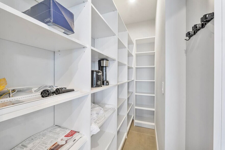 Building Photo - 99 Seaside Ave