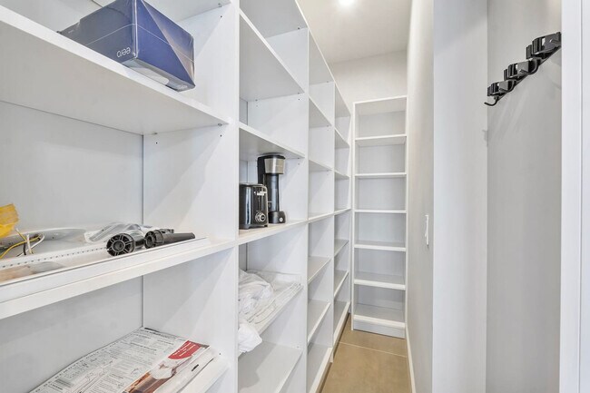 Building Photo - 99 Seaside Ave