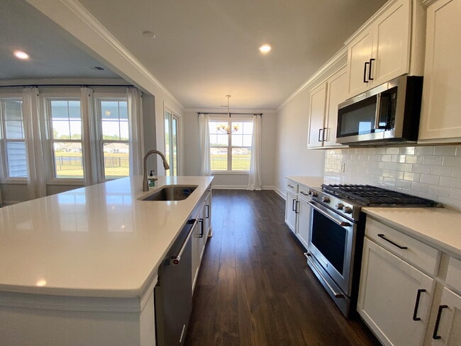 Building Photo - Spacious, Four Bedroom, Ranch Style Home!