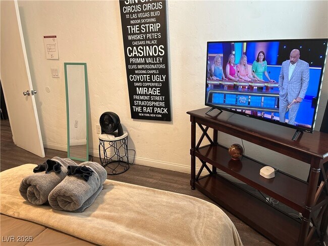 Building Photo - 308 S 10th St