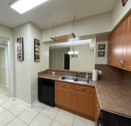 Building Photo - 9340 Fontainebleau Blvd