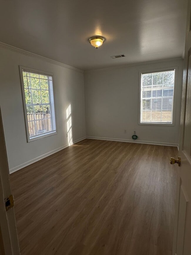 Building Photo - 3 Bedroom 2 Bath in East Tuscaloosa