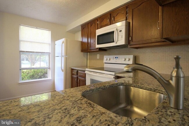 Building Photo - 1544 Woodcrest Dr