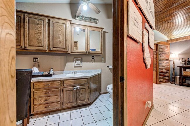 Building Photo - 3 Bed 2.5 Bath 2 Car Garage in Westmoor Ad...
