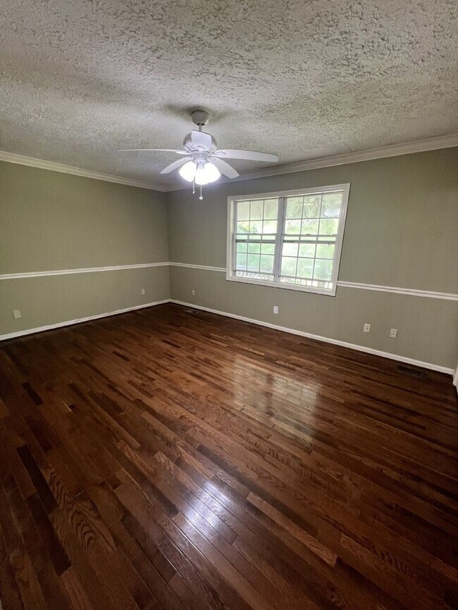 Building Photo - Charming Home in Rock Spring, GA!