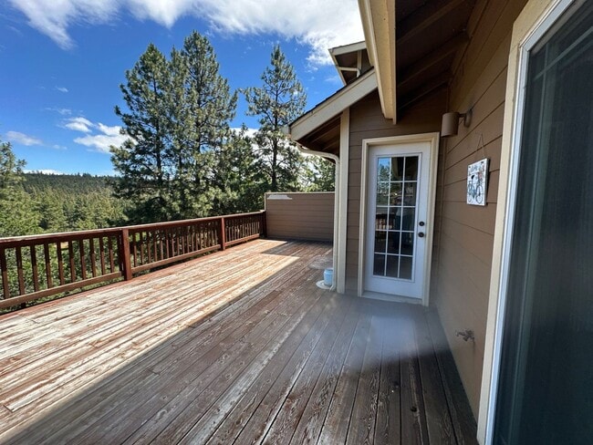 Building Photo - 5015 Falcon Dr