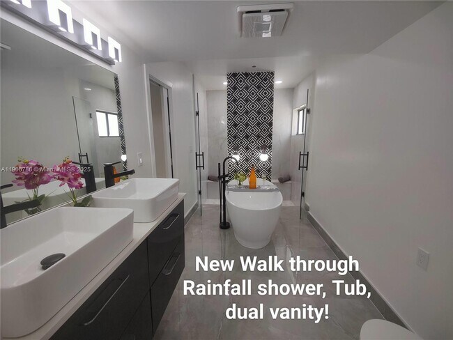 Building Photo - 5109 Banyan Ln