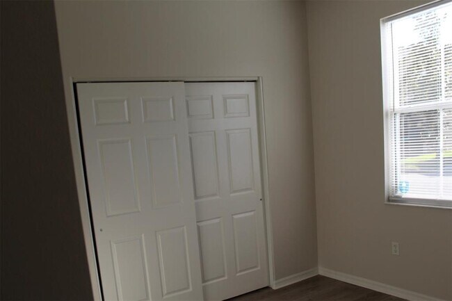 Building Photo - 200 Roseling Crossing