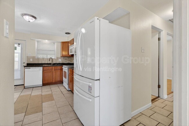 Building Photo - 2047 Goodale Ave