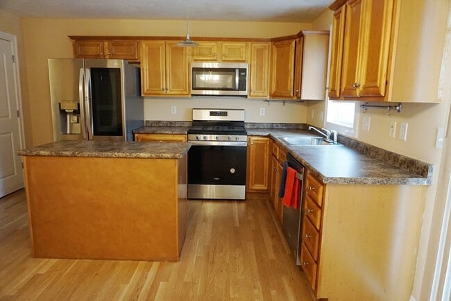 Building Photo - 118 Smith St