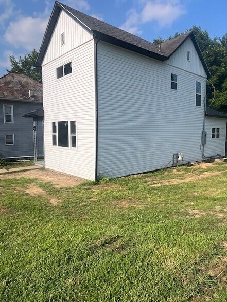 Building Photo - 713 S 8th St
