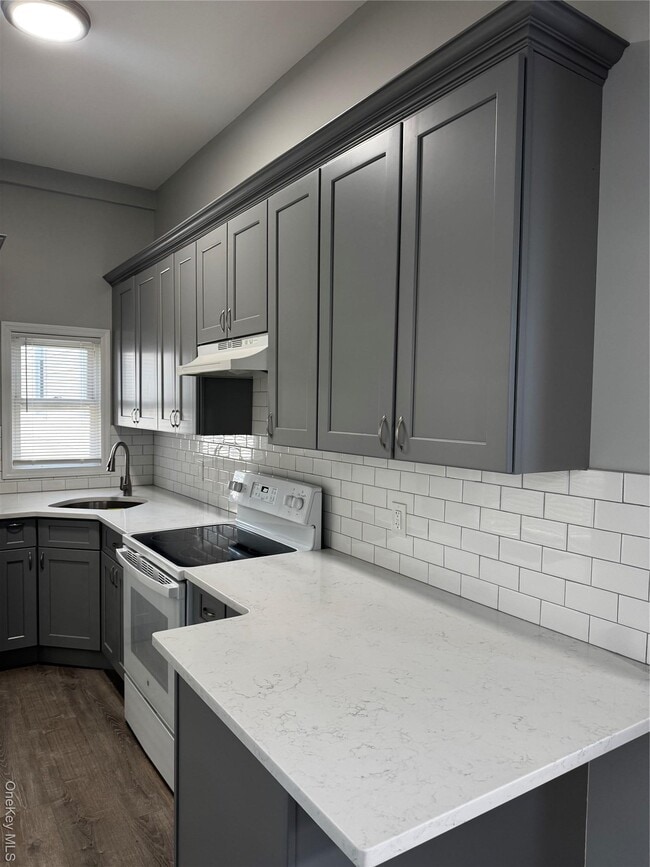 Building Photo - 23 Collegeview Ave