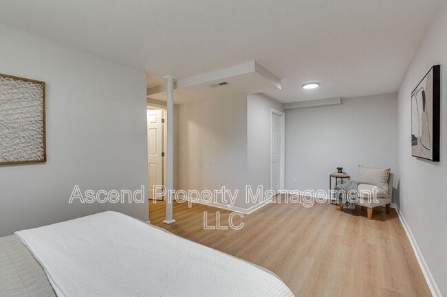 Building Photo - 9158 Westminister Cir Dr