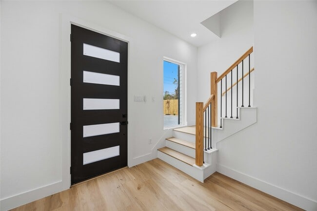 Building Photo - 9019 Comal St