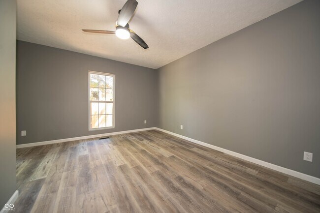 Building Photo - 817 W 5th St