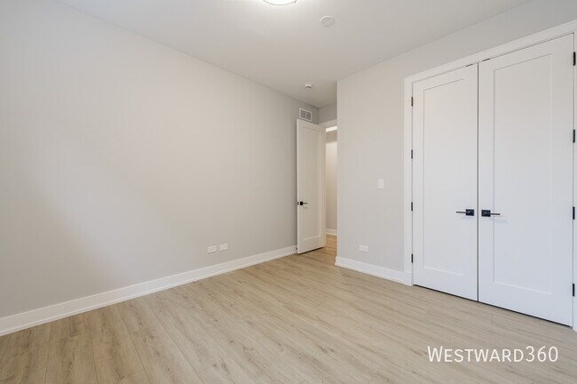 Building Photo - 2351 W Flournoy St