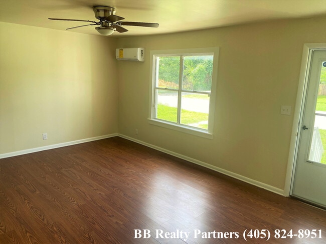 Building Photo - 4620 E 4th St