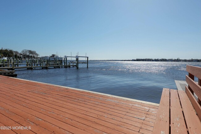 Building Photo - 44 Island Dr