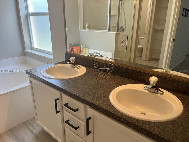 Building Photo - 189 Emeraldview Ave