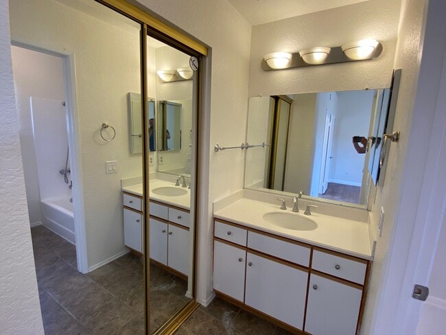 Building Photo - Rancho Villas 2 Bedroom 2.5 Bath