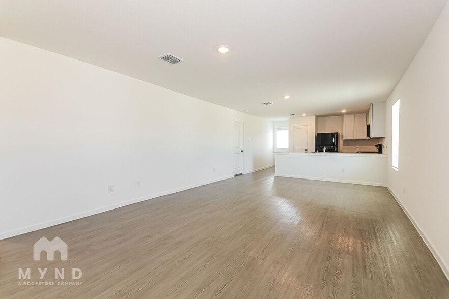 Building Photo - 1238 Basswood Dr
