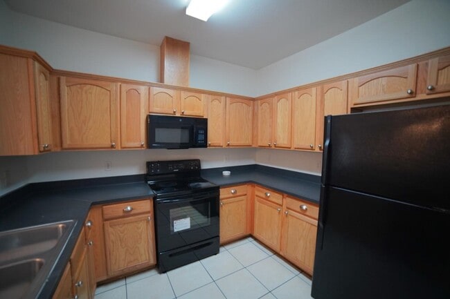 Building Photo - 829 Dent St