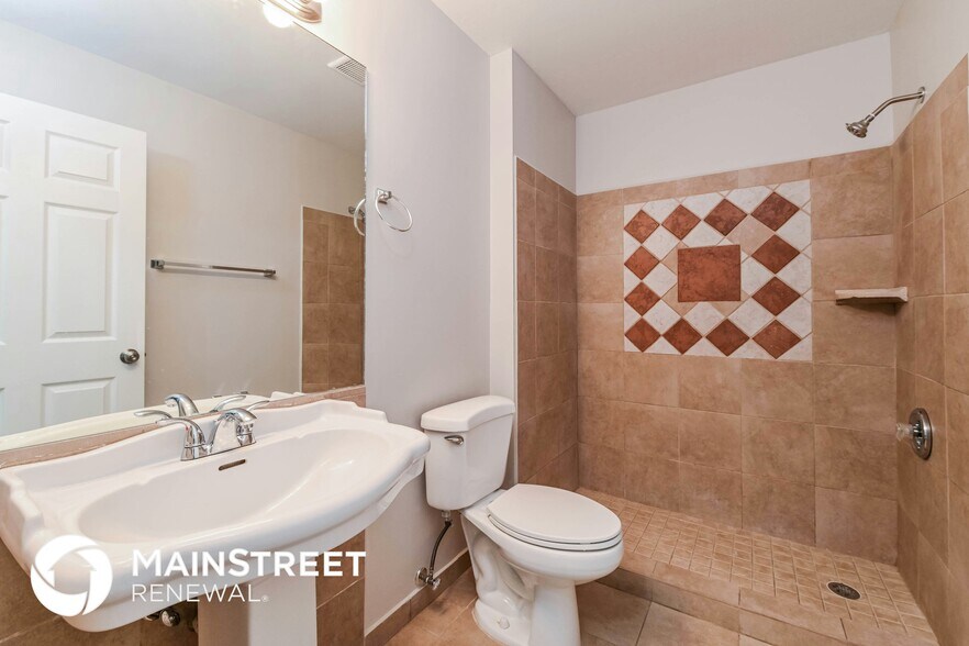 Building Photo - 2216 NW 5th St