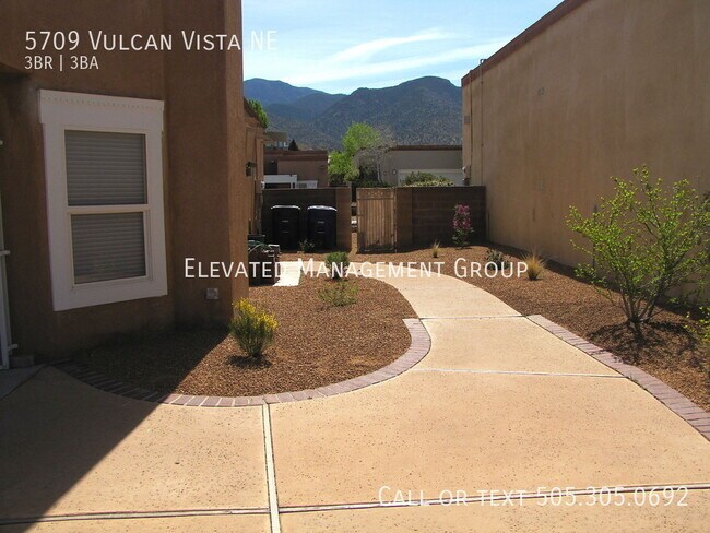 Building Photo - City and Mountain Views! The Aerie at High...
