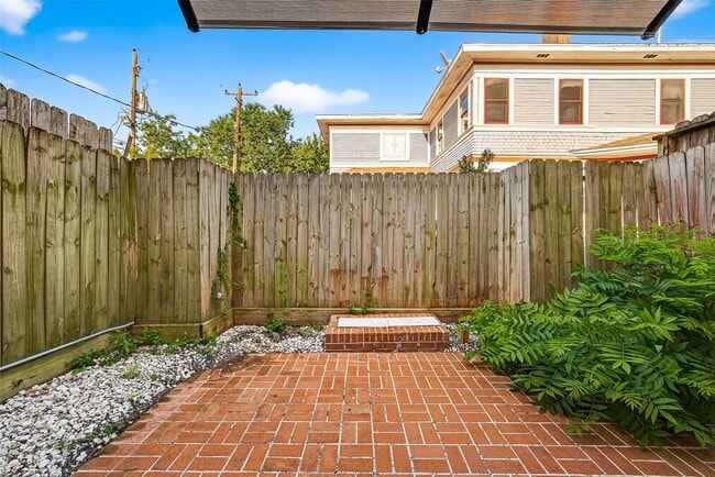 Building Photo - 2706 Mason St