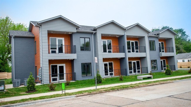 Building Photo - 1126 E Latoka St
