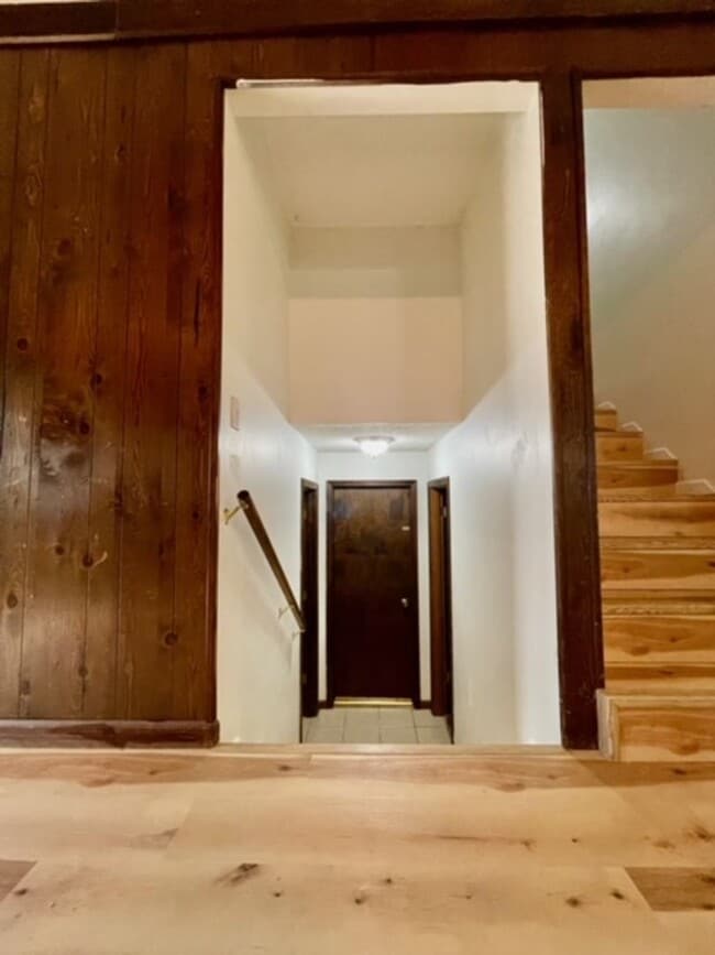 Building Photo - 3839 N Stewart Ave