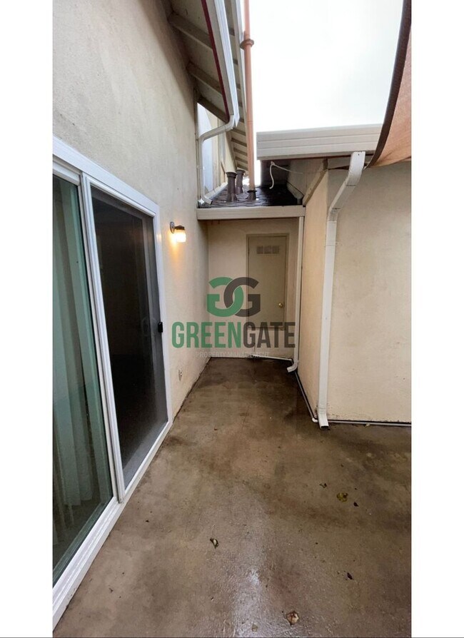 Building Photo - 3517 Woodglen Dr