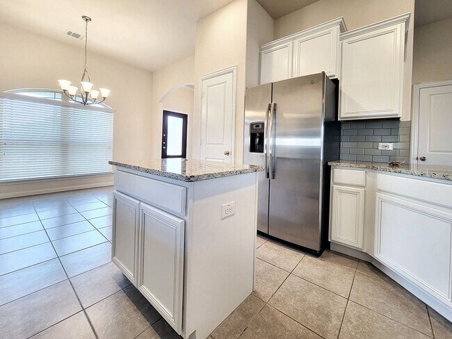 Building Photo - Beautiful One Level 3 BR / 2 BA Home for R...